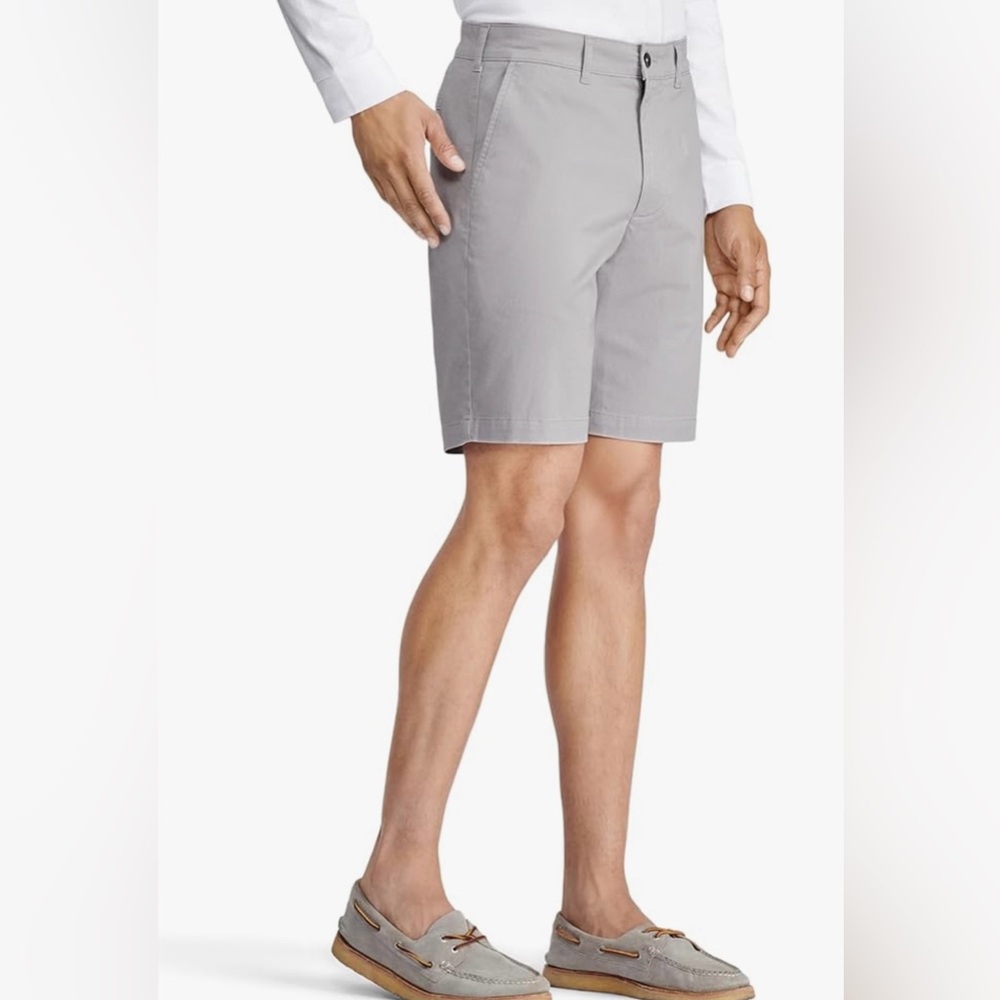 Men's IZOD Saltwater 9.5-in. Inseam Flat Front
Harbor Mist Grey, 42 Waist Preppy